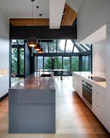 #kitchen #lighting #TomDixon #glass 