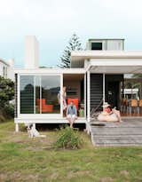 #paraparaumu #newzealand #modern #beach #beachhouse #baches #vacationhome #family #interior #exterior #indooroutdoorliving #minimal #humble