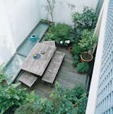#outdoor #design #modern #outside #indooroutdoorliving #greenery #garden #wood #woodtable #courtyard #yard #apartment #exterior

Photo by Jessica Antola   Photo 19 of 23 in Greenified Urban Space by Jill Southern from Outdoor
