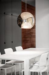#interior #modern #inside #design #interiordesign #lighting #lightingdesign #pendantlight #tomdixon #goneauaudrey #chairs #kartell #diningtable #designer #bronzecopperpendant 