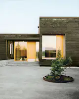 #modern #architecture #modernarchitecture #glass #minimal #cedar #charredceder #cabin #courtyard #MountMcKinley #Alaska #MayerSattlerSmith