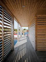 #beachhouses #exterior #outside #outdoors #slatted #corridor #cedar #modern #lighting #minimal #indooroutdoorliving #Ontario #FloatingHouse 
