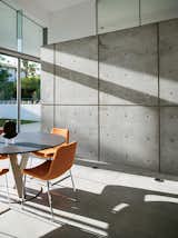 #concrete #modern #architecture #modernarchitecture #glass #diningroom #RocheBobois #SyntaxeTable #MetropolitanChairs  
