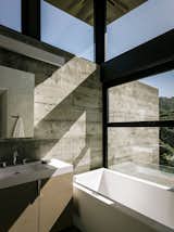 #concrete #modern #architecture #modernarchitecture #bathroom #bathtub #Lacava #AquaStone #Aquatica #JonathanFeldman #FeldmanArchitecture 