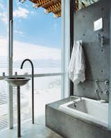#concrete #modern #architecture #modernarchitecture #bathroom #bathtub #glass #steel #Mexico 