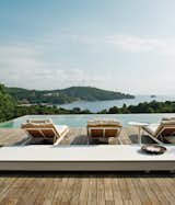 #pooldesign #pool #outdoor #outside #exterior #minimal #modern #midcentury #furniture #vacationhome #sunlounger #Viteo #Pure #DuPont #Skiathos #Greece
