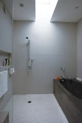 #modern #moderndesign #bath&spa #bathroom #interior #shower #squaretile #bath #concretetub #whitetile #naturallight 
