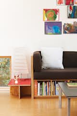#storage #modern #interiordesign #books #lamp #sofa #color #art #livingroom #akarilamp #isamunoguchi #coffeetable #sidetable #hale #designer
