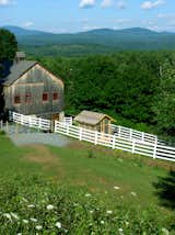 #outdoor #outside #exterior #modern #architecture #farmhouse #landscape #greenery #moskow #linn #norwich #studionorth #blog #chickencoop #chapel #farmland #chickens 