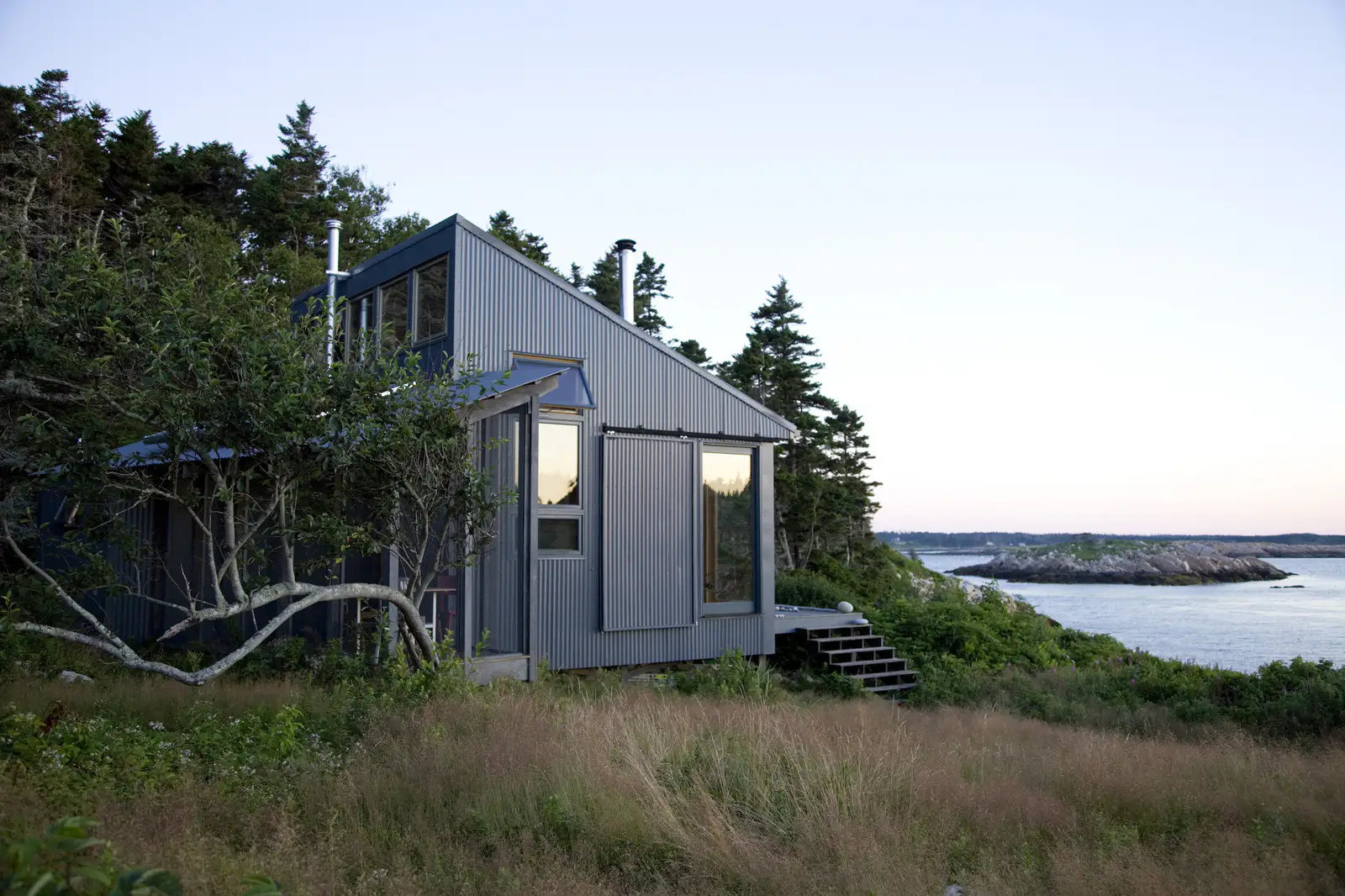 9 Stellar Homes That Venture Off-Grid - Dwell - Off Grid Luxury Apartment Duplex Homes With Fireplace And Smart Home Features