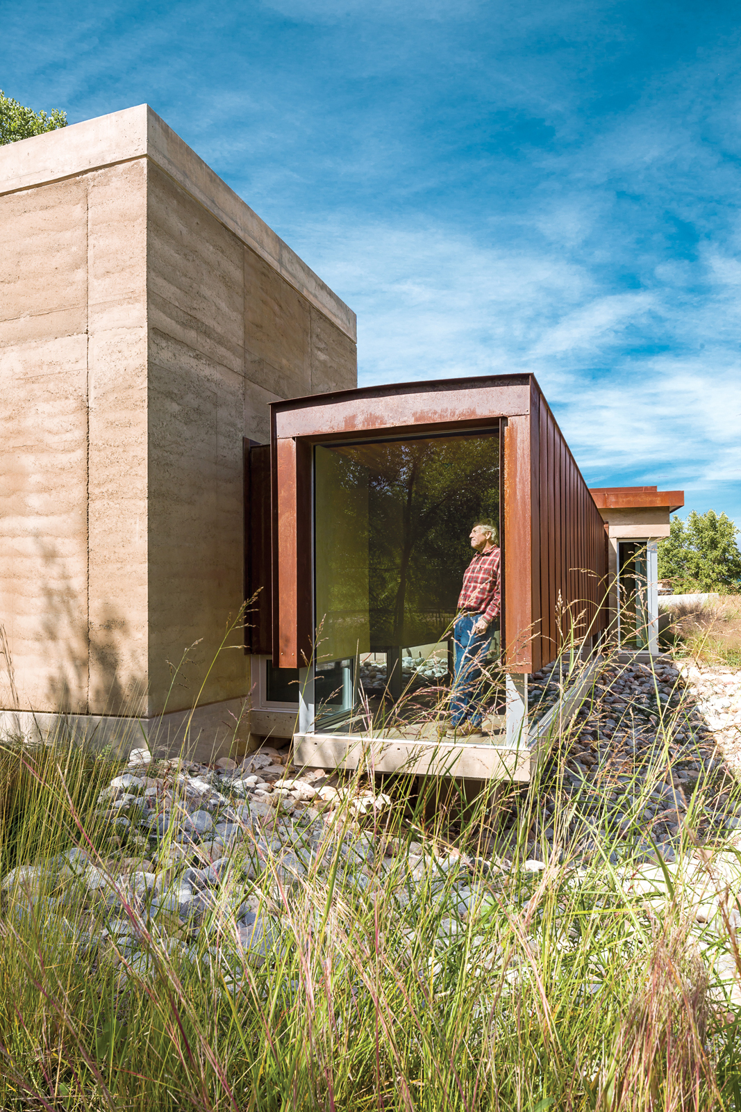 Photo 2 Of 5 In A Sustainable Rammed Earth Home In New Mexico Dwell   Original 