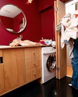 The house’s small square footage also necessitated that the bathroom do double duty as the laundry room.