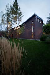 Near Montreal, a House Connects With Its Surroundings - Photo 2 of 7 - 
