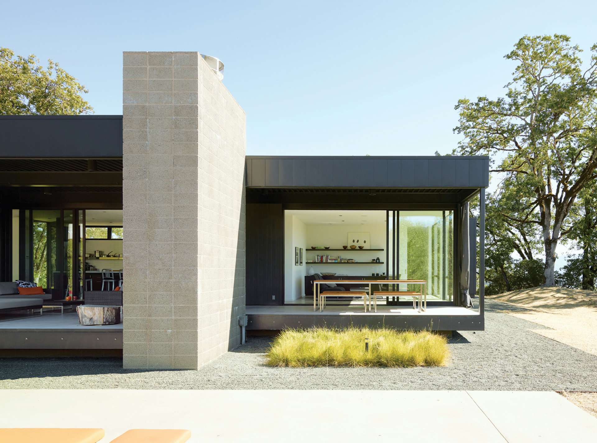 This Marmol Radziner–designed prefab house was trucked onto its remote Northern California site.