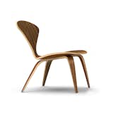 A similar design to the Lounge Arm Chair, the Lounge Side Chair has a welcoming shape that evokes Norman Cherner’s 1958 design.