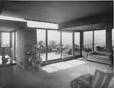 Falk Apartments. "Unlike some other Modernist architects, Schindler did not believe in a formulaic approach to design, and so each of these buildings reflects the particularities of its site and clients," says Meyer. © J. Paul Getty Trust. Used with permission. Julius Shulman Photography Archive, Research Library at the Getty Research Institute (2004.R.10)