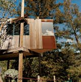 The Treehouse, another part of the Post Ranch Inn, features Cor-Ten panels and sits 10 feet above the ground on slender wooden stilts.