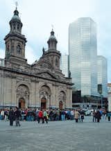 The west side of Plaza de Armas reveals Santiago’s juxtaposition of old and new. The Plaza de Armas building, a mirrored glass edifice by Echenique Cruz Boisier Arquitectos, rises above the grand Catedral Metropolitana. The cathedral’s main altar was recently renovated, and many Santiago luminaries are buried on the church’s site.