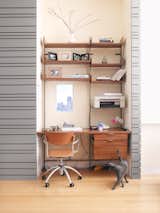 The office cubby, outfitted with a diminutive window (as per Koshkarian’s request), is furnished with Atlas shelving.