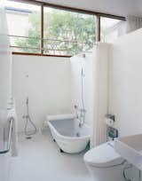 Even the bathroom can be exposed to the elements—and often is: "We take a bath with the doors wide open," says Miharu.