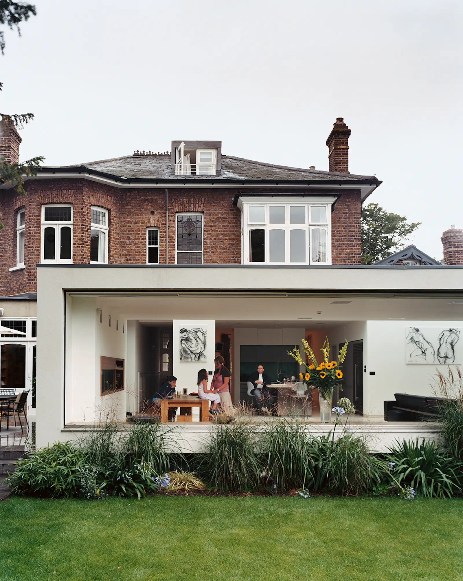 Photo 5 of 16 in 15 Modern Additions to Traditional Homes from ...