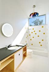 2nd Floor Bathroom

Designed by Cottam Hargrave for Patrick Y Wong of Atelier Wong Photography