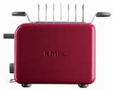 The toaster also features a stainless steel bun warmer and toast rack.