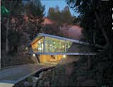 Gesner’s house for John Scantlin,1965, highlighting the structure of the single ridge beam, and its lateral rib-like beams, rising up and out toward the view.

Photo by Juergen Nogai