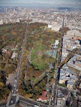 Aerial shot of the Brooklyn Botanical Garden showing the masterplan for its site, with the visitors' center at top, just below the Neoclassical Brooklyn Museum.