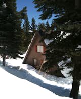 The A-frame here looks both rustic and modern, especially with its orange shutters.  Search “boolean valley” from Snow in Bear Valley