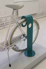 Stockholm-based Note Design Studio works within interior design, architecture, and graphic design as well as product design. For producer Nola, the studio has made the Hook cycle stand. A broad metal band forms the structure and makes it stand out, while the narrow width makes it seem smaller at a closer distance. The stand is available in pastel blue as well as orange and light grey.