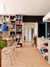 The residents of NHR have clearly mastered open shelving. Creating a great balance in their home this shelving system helps to colorfully curate the air avoiding formless clutter.