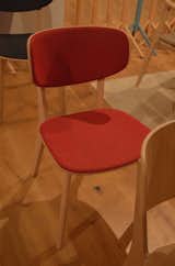 Natural wood, white, and brown are the MUJI colors of choice. Here’s a happy exception: a red Roundish chair. Too bad it’s only available at the Yurakucho store!