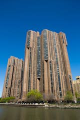 The monolithic River Park Towers by Davis, Brody &amp; Associates loom above the calm waters of Upper Manhattan.