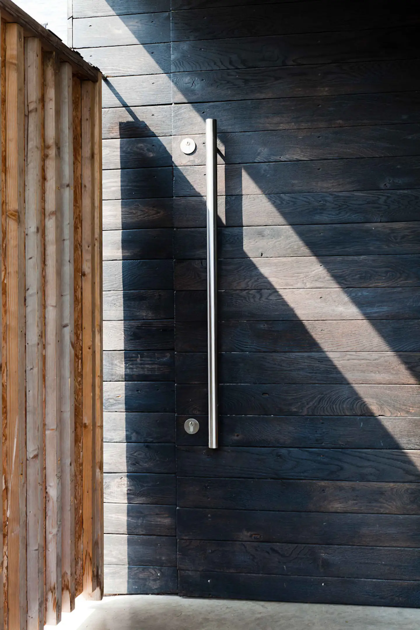 Photo 4 Of 6 In Charred Wood Designs In Modern Homes By Zach Edelson 