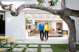 Architect Mike Jacobs recast the Los Angeles house of actors Adam Jones and Jayma Mays.