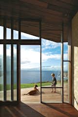 Into the Fold A pair of Slovakian expats open the doors (and enormous roof!) to their airy Hawaiian home. Photos by: Cristobal Palma