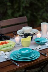 Russel Wright’s iconic Residential Collection is a great dining option for a summer party. Crafted from melamine, this Full Place Setting can be used indoors and outdoors. The inviting palette adds a cheery pop of color on and outdoor table.