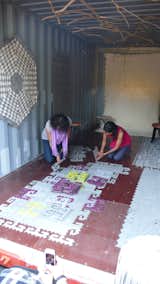 At the popup exhibition, designers from Dejate Querer put together their reinforced felt floorcoverings.