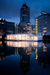 Watervilla de Omval, Amsterdam, the Netherlands, by Iwan Baan. The houseboat floats in the Amstel river.