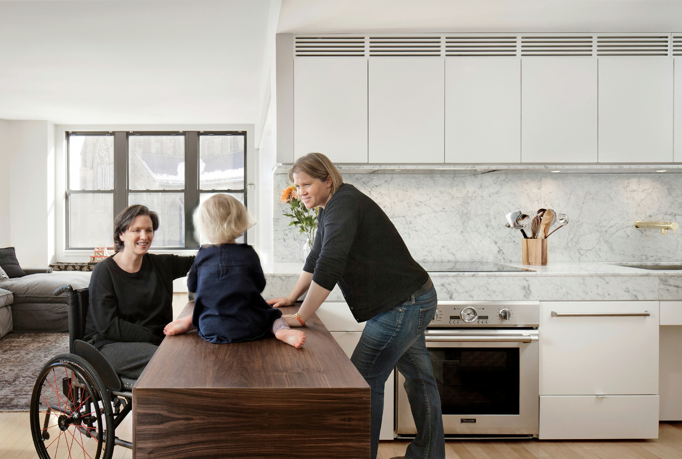 An uncluttered kitchen in a green Somerville condo - The Boston Globe