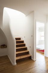 The central staircase is a key element of the scheme. With the bedrooms and bathroom located on the entrance level, it was crucial to create an intuitive and inviting flow up toward the more social areas. On the upper floor, the central staircase divides and defines an otherwise open plan.