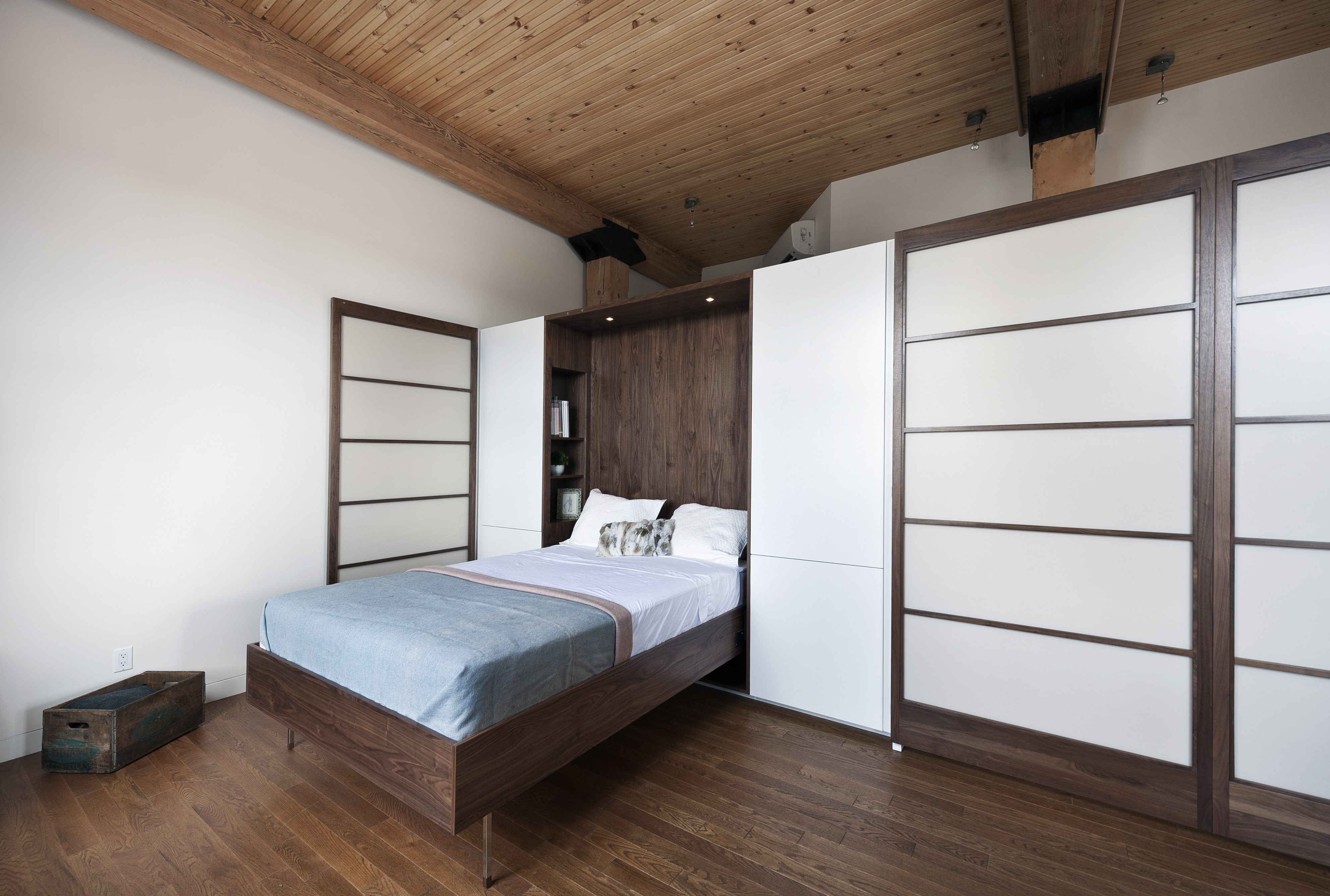 Photo 14 Of 18 In 21 Modern Murphy Bed Designs That Magically Create   Original 