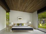 #midcentury #midcenturymodern #interior #bedroom #glassdoor #woodceiling #washington #deforestarchitects #modernart 