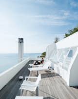 #beachhouse #exterior #deck #roofdeck #modern #minimal #light #redwood #waterfront #HarborSprings #Michigan #RichardMeier