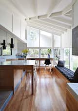 #kitchens #modern #midcentury #inside #interior #indoors #structure #form #appliances #island #windows #lighting #naturallight #seating #dynamic #PanoramaDriveHouse #OwenandVokesandPeters
