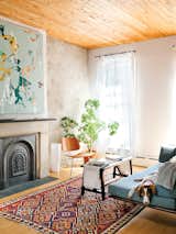 #livingroom #creative #bright #eames #chair #decorative #rug #fireplace

Photo courtesy of Dustin Aksland
  Photo 11 of 13 in Brooklyn Apartment by Ekin Yağmur from Treasure Hunting