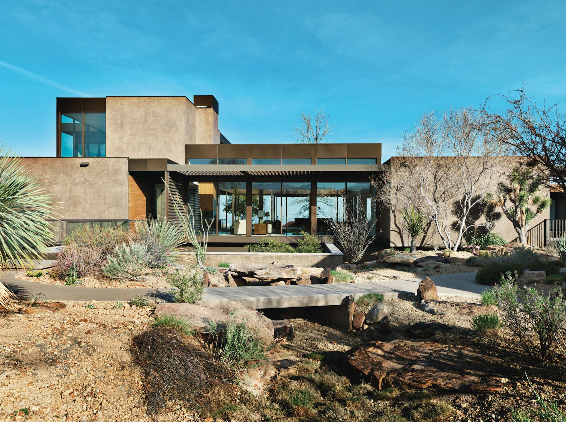 This desert home’s prefabricated components were made in Marmol Radziner’s factory near Los Angeles and trucked over to the one-and-a-half-acre site.