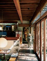 #modern #midcenturymodern #interior #multilevel #exposedbeams #livingroom #raykappe #losangeles 

Photo courtesy of João Canziani
