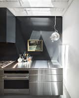 #modern #home #kitchen #blackwalls #stainless #steel #countertops
Photo by Stephane Groleau